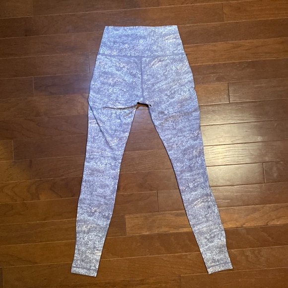 Lululemon Wunder Under High Rise - Size 4 - Picture 2 of 5